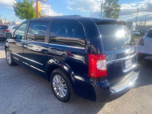 True Blue Pearl Coat 2015 Chrysler Town & Country Touring-L