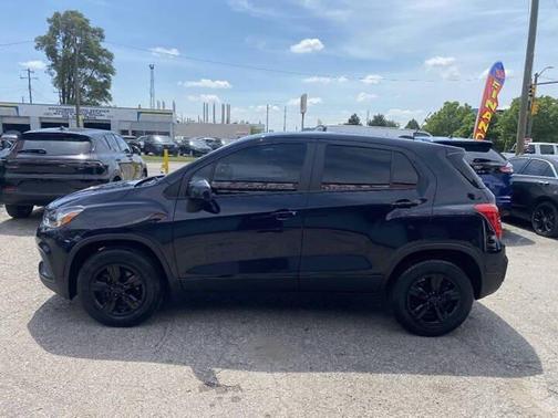 Mosaic Black Metallic 2022 Chevrolet Trax LS