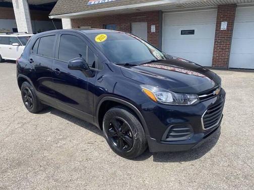 Mosaic Black Metallic 2022 Chevrolet Trax LS