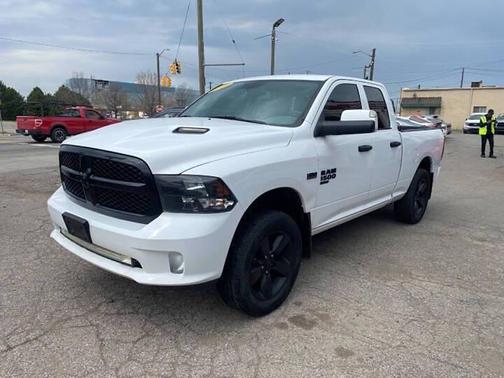 Bright White Clear Coat 2019 RAM 1500 Express