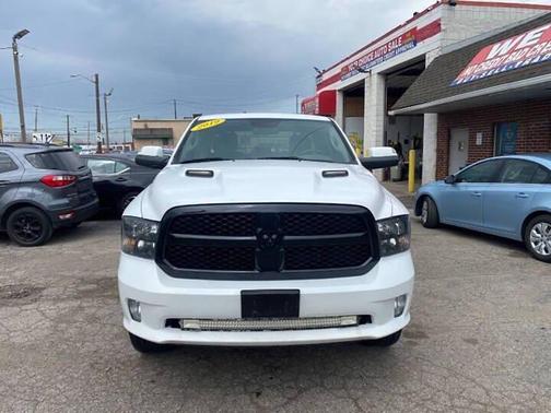 Bright White Clear Coat 2019 RAM 1500 Express