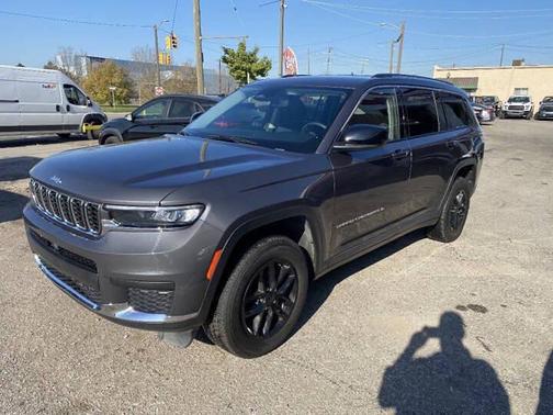 Baltic Gray Metallic Clearcoat 2023 Jeep Grand Cherokee L Laredo