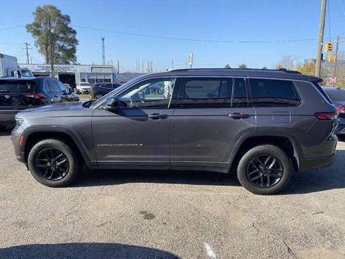 Baltic Gray Metallic Clearcoat 2023 Jeep Grand Cherokee L Laredo