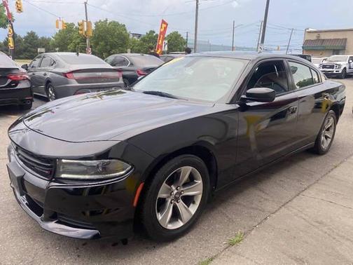 Pitch Black Clear Coat 2017 Dodge Charger SXT