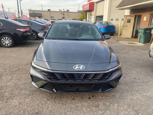 2025 Hyundai ELANTRA SE