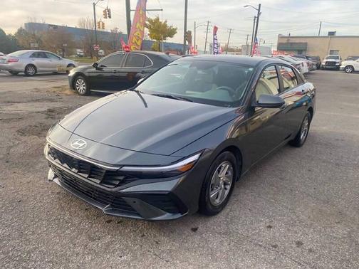 2025 Hyundai ELANTRA SE