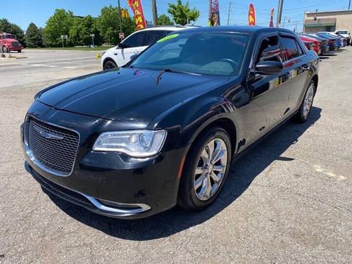 Gloss Black 2016 Chrysler 300 Limited