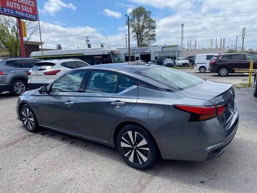 Brilliant Silver Metallic 2019 Nissan Altima 2.5 SL