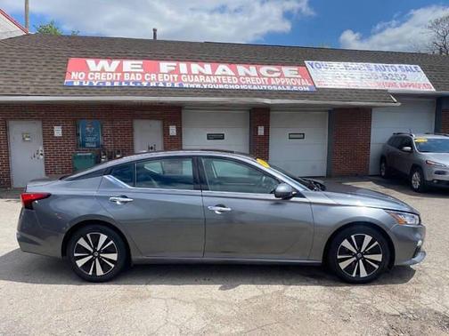 Brilliant Silver Metallic 2019 Nissan Altima 2.5 SL