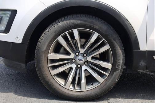 White Platinum Metallic Tri-Coat 2017 Ford Explorer Platinum