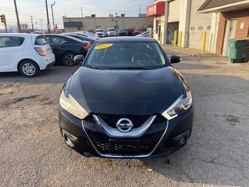 Black 2017 Nissan Maxima 3.5 SV