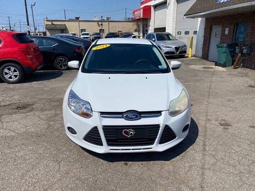 Oxford White 2014 Ford Focus SE