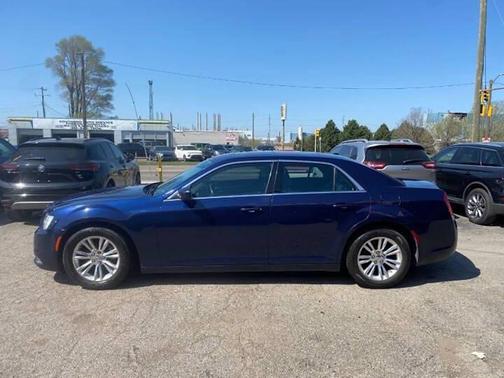 Gloss Black 2017 Chrysler 300 S