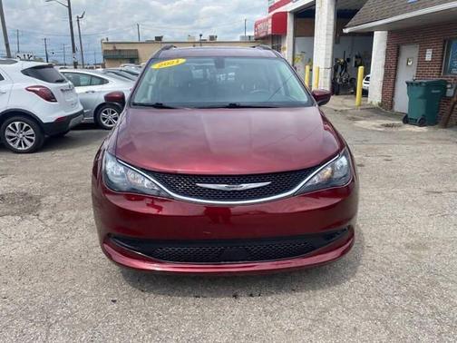 Velvet Red Pearlcoat 2021 Chrysler Voyager LXI