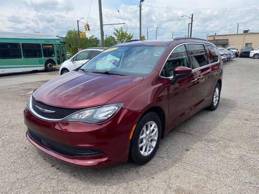 Velvet Red Pearlcoat 2021 Chrysler Voyager LXI