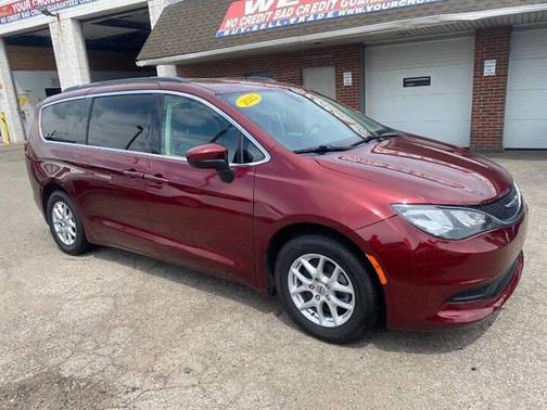 Velvet Red Pearlcoat 2021 Chrysler Voyager LXI