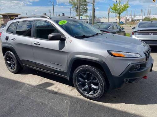 Granite Crystal Metallic Clear Coat 2016 Jeep Cherokee Trailhawk