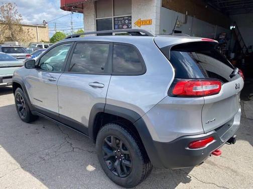 Granite Crystal Metallic Clear Coat 2016 Jeep Cherokee Trailhawk