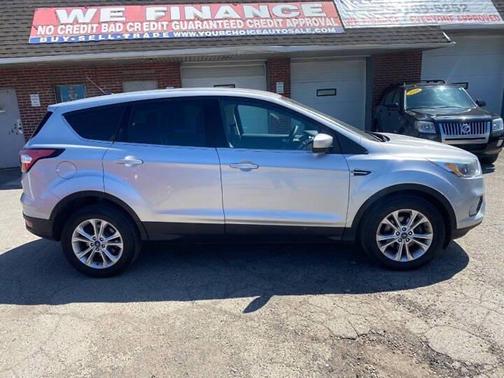 Ruby Red Metallic Tinted Clearcoat 2017 Ford Escape SE
