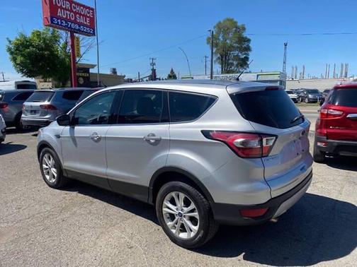 Ruby Red Metallic Tinted Clearcoat 2017 Ford Escape SE