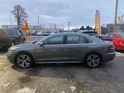 2022 Volkswagen Passat 2.0T SE