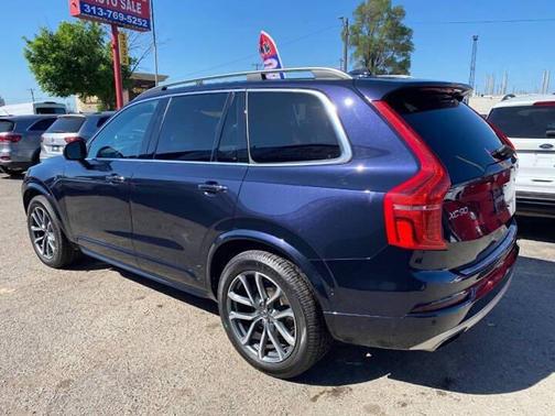 Magic Blue Metallic 2017 Volvo XC90 T6 Momentum