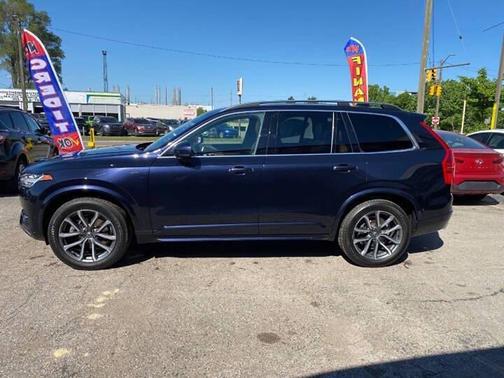 Magic Blue Metallic 2017 Volvo XC90 T6 Momentum