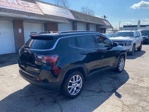 Diamond Black Crystal Pearlcoat 2022 Jeep Compass Latitude Lux