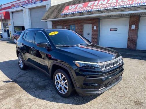 Diamond Black Crystal Pearlcoat 2022 Jeep Compass Latitude Lux