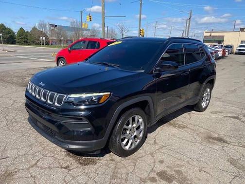 Diamond Black Crystal Pearlcoat 2022 Jeep Compass Latitude Lux