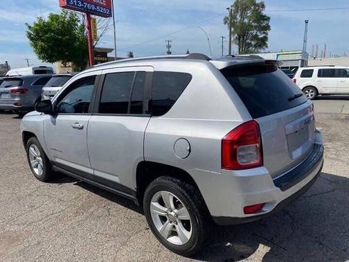 Bright Silver Metallic Clearcoat 2011 Jeep Compass Sport