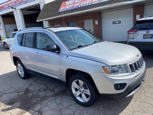 Bright Silver Metallic Clearcoat 2011 Jeep Compass Sport