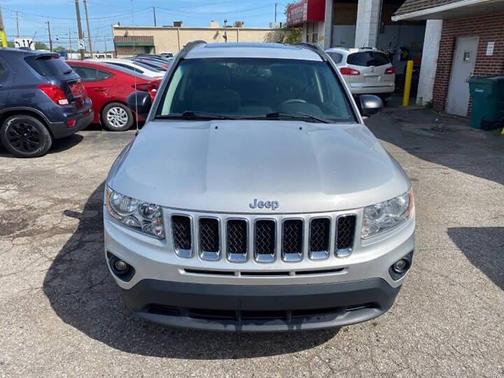 Bright Silver Metallic Clearcoat 2011 Jeep Compass Sport