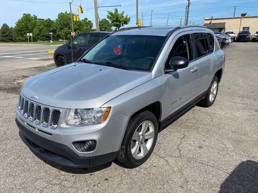 Bright Silver Metallic Clearcoat 2011 Jeep Compass Sport