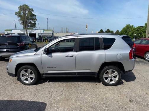 Bright Silver Metallic Clearcoat 2011 Jeep Compass Sport