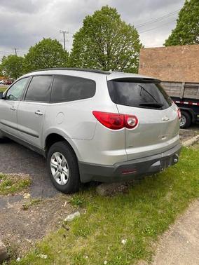 Dark Silver Metallic 2012 Chevrolet Traverse LS
