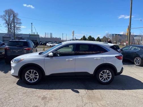 Star White Metallic Tri-Coat 2021 Ford Escape SE
