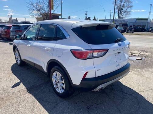 Star White Metallic Tri-Coat 2021 Ford Escape SE