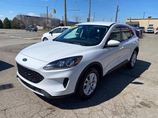 Star White Metallic Tri-Coat 2021 Ford Escape SE