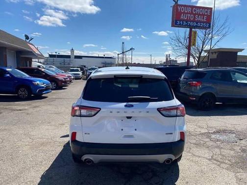 Star White Metallic Tri-Coat 2021 Ford Escape SE