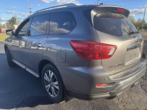 2019 Nissan Pathfinder S