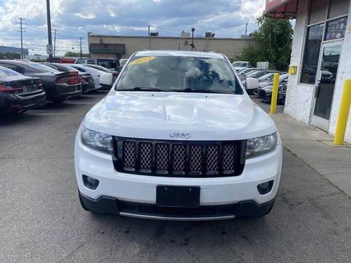 Bright White Clearcoat 2013 Jeep Grand Cherokee Laredo