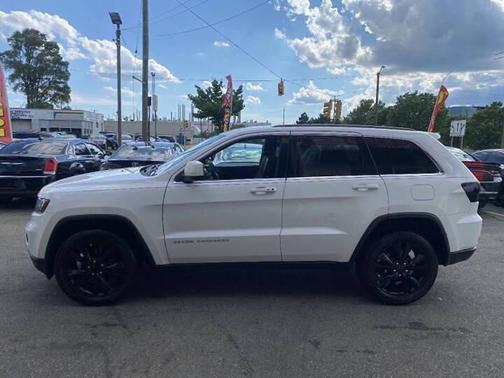 Bright White Clearcoat 2013 Jeep Grand Cherokee Laredo
