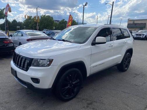 Bright White Clearcoat 2013 Jeep Grand Cherokee Laredo