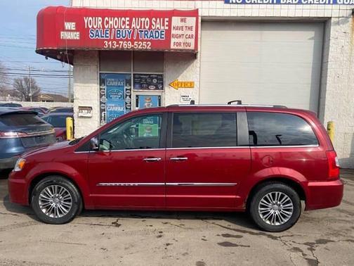 2014 Chrysler Town & Country Touring-L