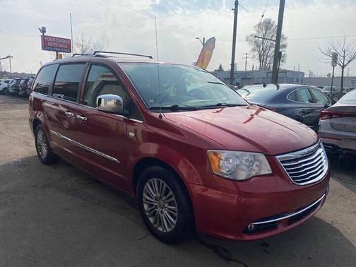 2014 Chrysler Town & Country Touring-L