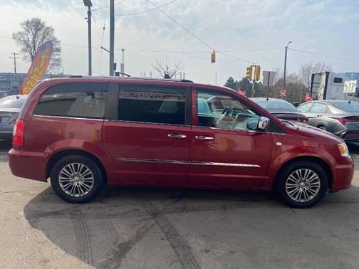 2014 Chrysler Town & Country Touring-L