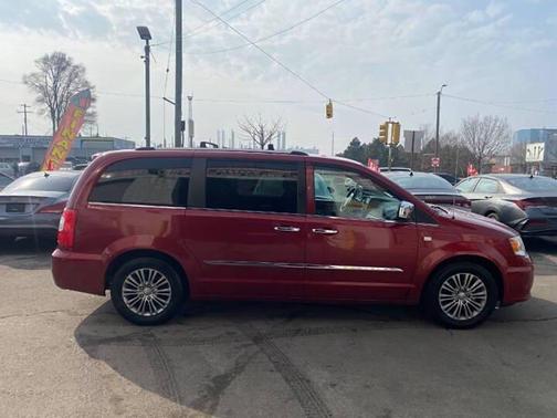 2014 Chrysler Town & Country Touring-L