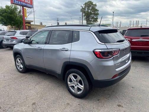 Baltic Gray Metallic Clearcoat 2024 Jeep Compass Latitude