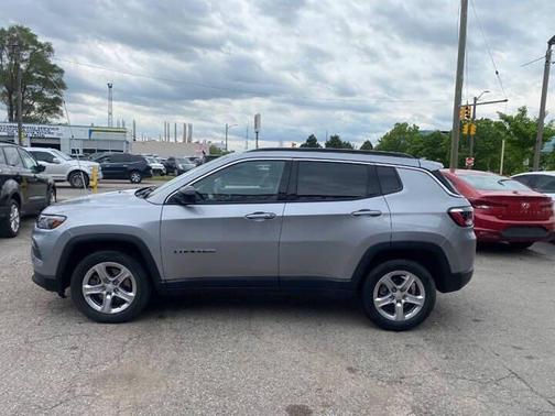 Baltic Gray Metallic Clearcoat 2024 Jeep Compass Latitude